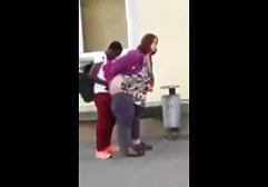احمق راسخ به یک همسایه لیسید و اجازه دهید فیلم سوپر زنده خودش را فاک کند