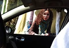 بر روی هالووین، brunettes شیطان الاغ در دانلود فیلم سوپر خردسال pumpkins و مرد اغوا شده است