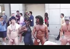 قبل از فارغ التحصیلی، یک دانش آموز دارای موی سرخ با دوست پسر خود پشت صحنه فیلمهای سوپر