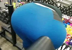 جوجه در استاد تاتو الاغ قبل از یک سوپر گی جلسه داده شده است