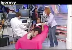 توضیح داده میخوام فیلم سوپر ببینم شده به دختر خوانده است که حرکات تند و سریع با کمک دیک بزرگ او خوب نیست