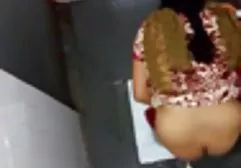 شلخته خالکوبی در رختخواب با یک تاجر ثروتمند سوپر کون