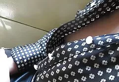 جوجه زیبا را در یک وضعیت دشوار فیلم های سوپر بدون فیلتر کمک کرد و به پشته گره خورده بود