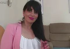 پسر هوشمندانه دخترانه جذاب خود را برای رابطه جنسی منتشر کرد سوپر های سکسی