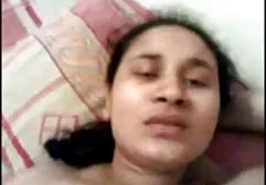 دوست دختر روشن در شورت و جوراب شلواری ناز لعنتی دیک دانلود فیلم سوپر عالی با پاها و گربه